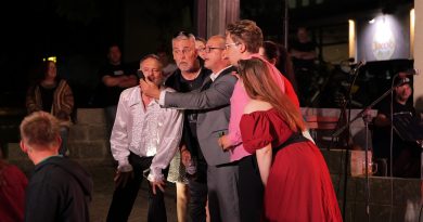 Musical mal anders: „Dinner mit Singer“ begeistert mit Liebesliedern und Live-Band