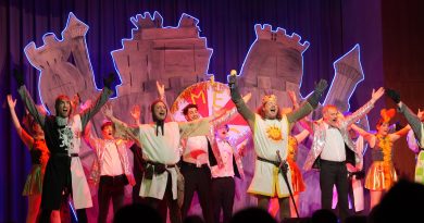 Ein letzter Ritt auf der Kokosnuss: „Spamalot“ verabschiedet sich in Neunburg